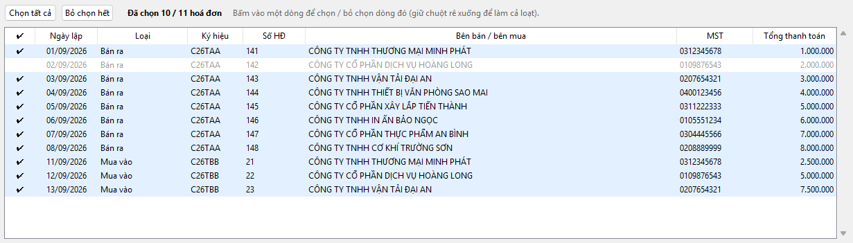 Danh sách hóa đơn bán ra và mua vào hiện trong EzHoadon, mỗi dòng có ngày lập, ký hiệu, số hóa đơn, đối tác và tổng thanh toán