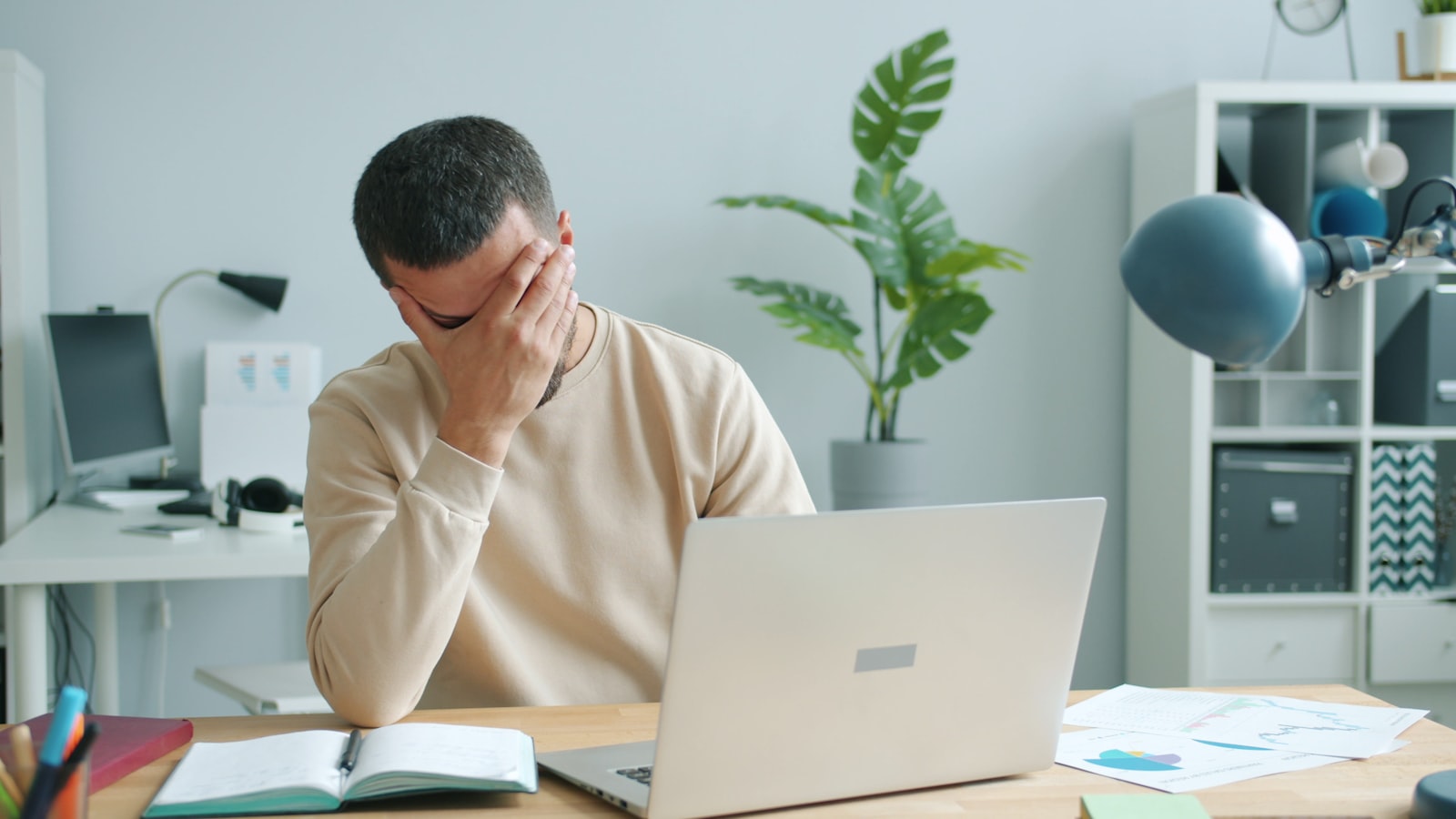 Người dùng Excel gặp lỗi Power Query khi refresh dữ liệu trên laptop